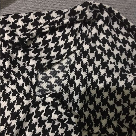 Classic Houndstooth Print Cut Out Front Mock Neck Bodysuit - Picture 9 of 9